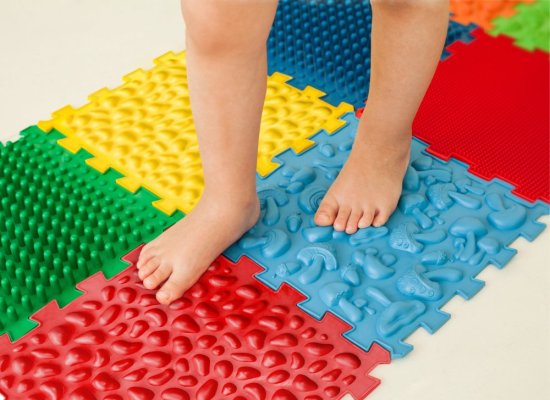 Masážní ortopedická podložka Puzzle Mix 10 modulů + hra Lesní dobrodružství – dárek