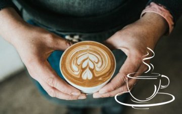 Ranní káva prospívá srdci více než celodenní popíjení