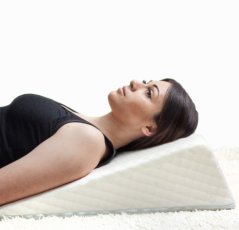 Ortopedický klínový polštář antireflux J2540 S